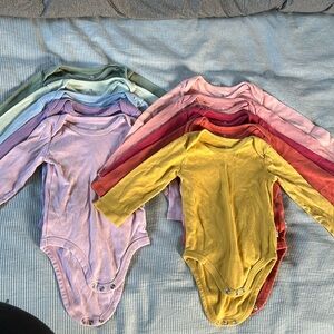 Lot of 10 Bodysuits - Long Sleeve - size 12mo - Honest Company